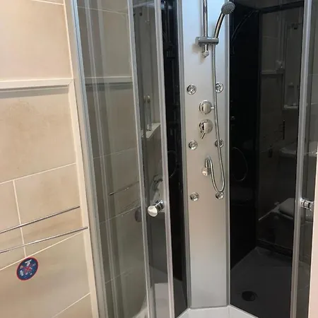 Studio Tout Confort Climatise Et Piscine - 2 P Apartment Vaulx-en-Velin